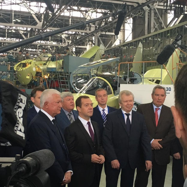 Дмитрий Медведев МС-21 - пассажирский самолет.jpg